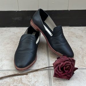 Matt Bernson size 5 black leather loafers